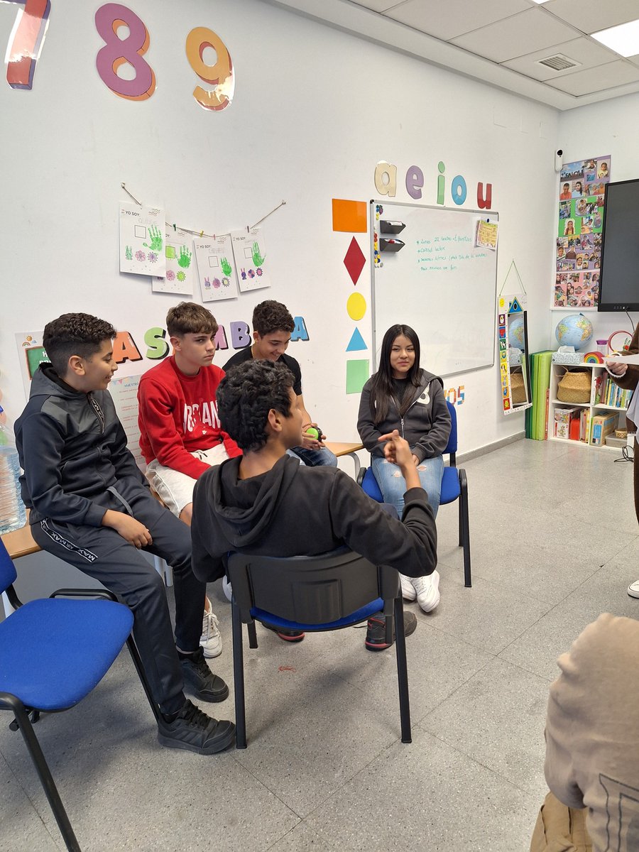 LuSaez_'s tweet photo. En #OrientaciónVocacional de #Kumpania hemos trabajado los diferentes #Itinerarios #Formativos 📚🔎 y para terminar... ¡hemos hecho un concurso! 🏆👏 @JOVESOLIDES #FSE https://t.co/i9rIVhJQJk