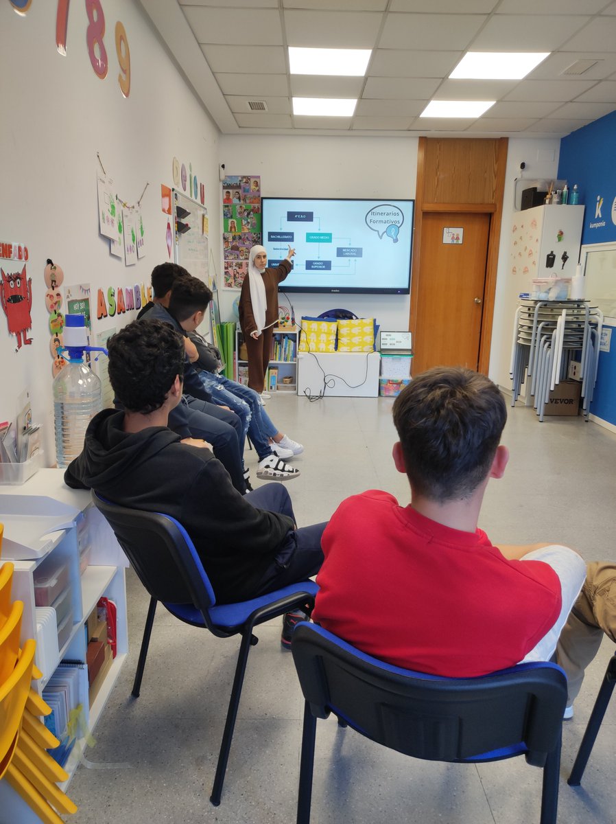 LuSaez_'s tweet photo. En #OrientaciónVocacional de #Kumpania hemos trabajado los diferentes #Itinerarios #Formativos 📚🔎 y para terminar... ¡hemos hecho un concurso! 🏆👏 @JOVESOLIDES #FSE https://t.co/i9rIVhJQJk