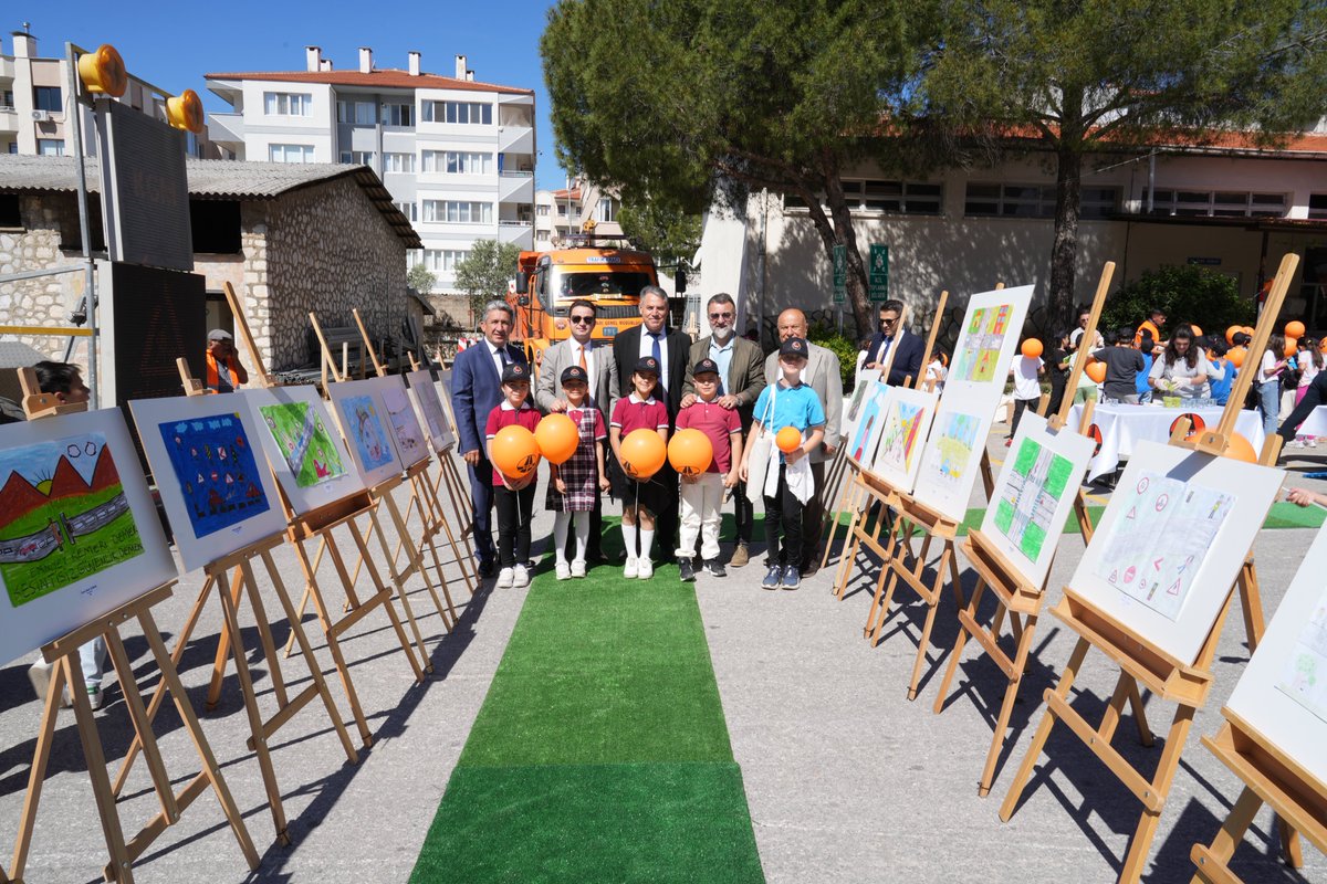 TRAFİK VE İLKYARDIM HAFTASI
📌Resim Yarışması Ödül Töreni

1-7 Mayıs Trafik ve İlkyardım haftası kapsamında, Müdürlüğümüz ve Karayolları 26. Şube Şefliği iş birliğiyle düzenlenen “Trafik Güvenliği” konulu resim yarışmasında dereceye giren öğrencilerimiz ödüllerini İl Milli Eğitim…