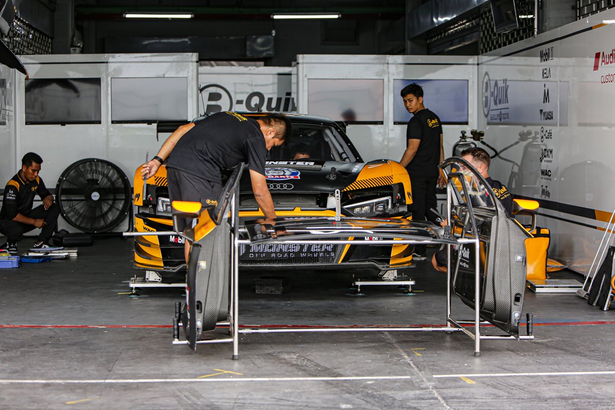 BQuikRacing's tweet photo. Today we started setting up the garage at Chang International Circuit ahead of this weekend’s second round of @GTWorldChAsia here in #Buriram which we will join as a one off entry.

Report → https://t.co/weIxgVWiYn https://t.co/Pbir4RzuB4