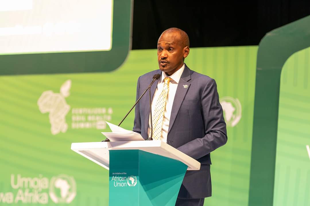 H.E @FrankTumwebazek Minister of Agriculture, Animal Industry and Fisheries Uganda, has presented the draft #NairobiDeclaration on Fertilizer and Soil Health at KICC Kenya, where 4,000+ participants from Africa & the rest of the world are convening for the 3-day #AFSH24 1.