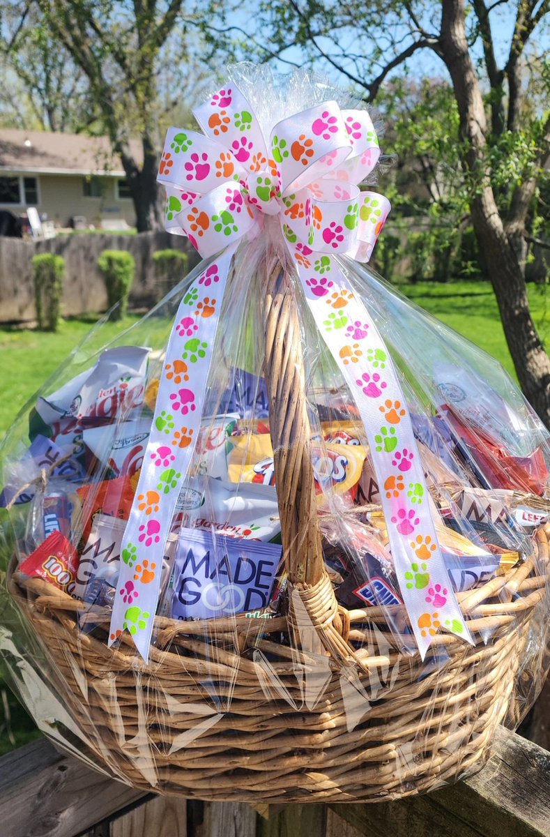 Sending a goodie basket of thanks & deep appreciation for the exceptional care given to our dogs🌈🌈🌈🐾🐾🐾    #rainbowbridge #AdoptDontShop #appreciation