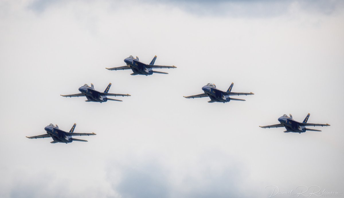 Here’s another somewhat unique shot with a five ship Blue Angels pass at the Vidalia Onion Festival.

#vidaliaonionfestival #f18 #blueangels #superhornet #airshow #aviationphotography #navy #avgeek #aviation #aviationfans #sony #sonya7iii #sonyalpha #bealpha #sigma…