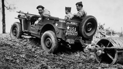 Hey you! Have an amazing day! #vintage #tuesdayvibes #legends #history .................... Happy Tuesday! #tuesday .................... 📸 Unknown #jeep #jeeplife #legendary1941
