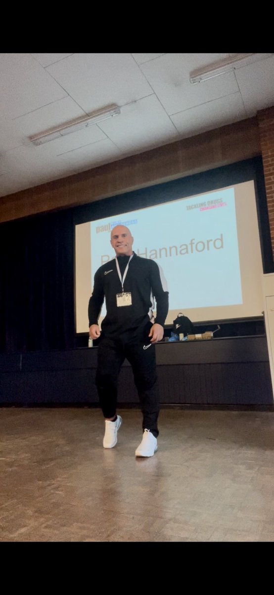 @TheBeaconSch wonderful morning at the Beacon school in Surrey giving students an assembly on knife 🔪 crime addiction 💉🍺 & gangs, so big well done 👏 all staff involved #wecare ❤️ 😊