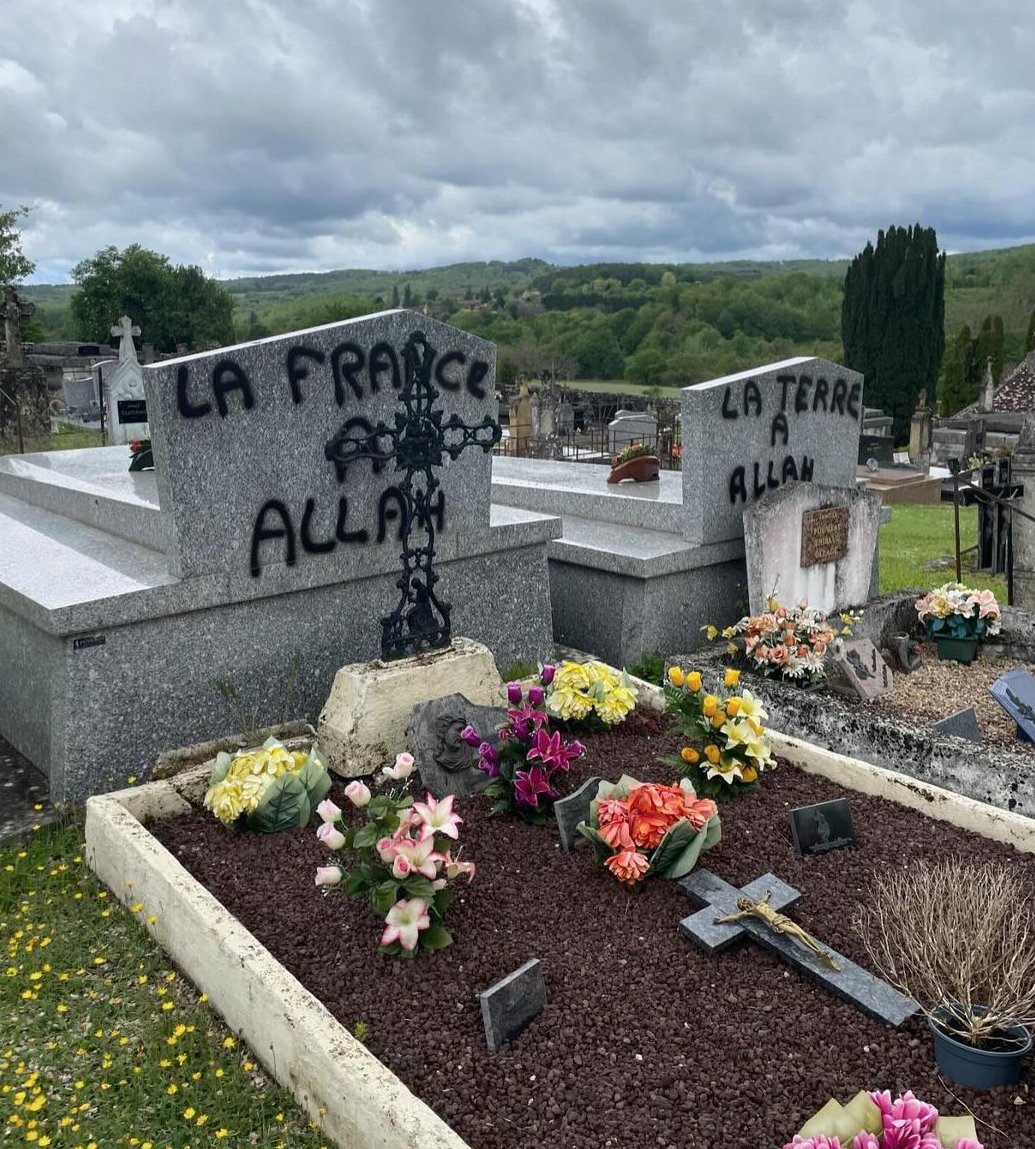 🔴 RadioRoma ( France) - Même nos morts n'ont pas le droit au repos ! Cimetière de Tourtoirac (24)