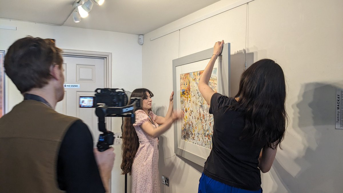 The @LilfordGallery is another integral employer that we work with on the Higher Education Art courses. Students are getting hands-on experiences with the artworks 🖼️🎨 See more that Higher Education can offer you: canterburycollege.ac.uk/study-with-us/…