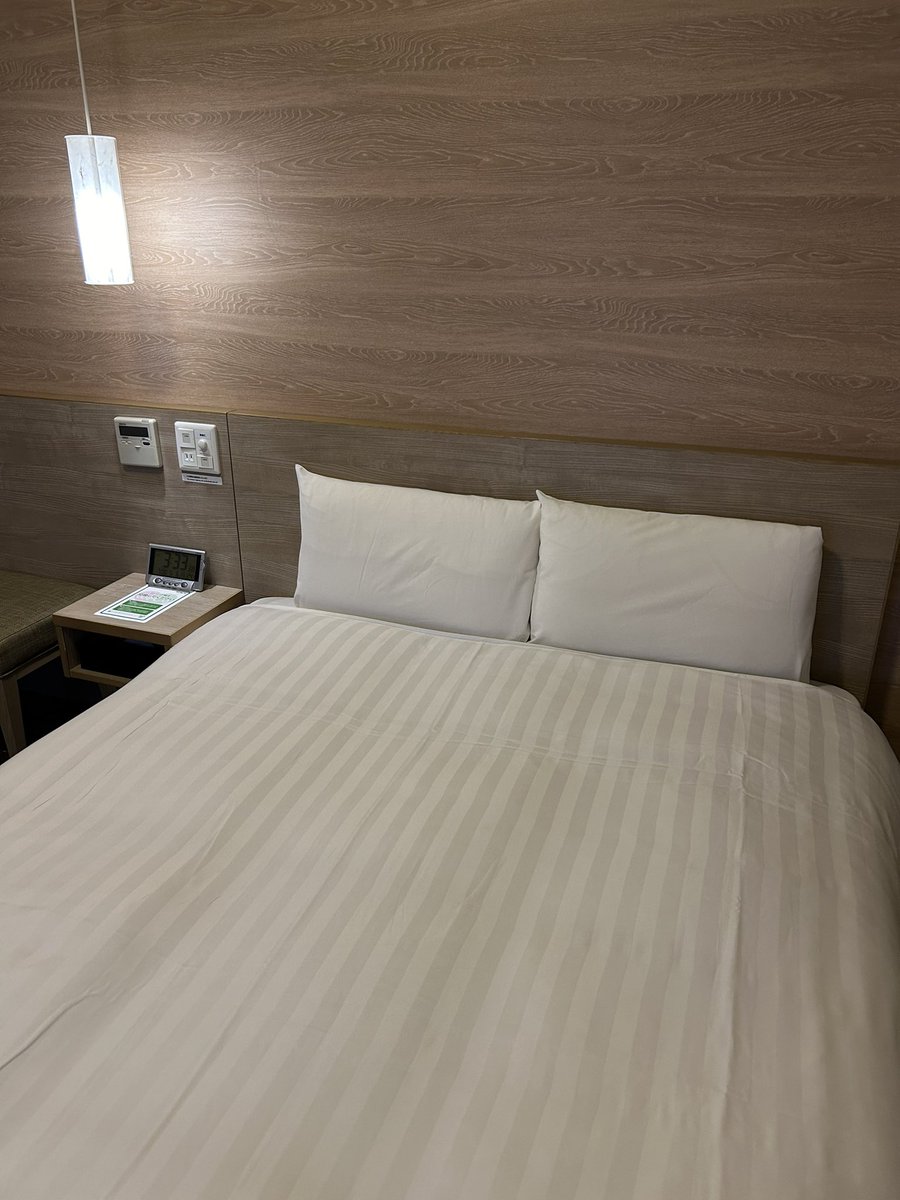 枕元近くのコンセント🔌､､､重要です！