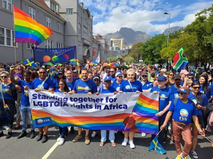 It was at this moment when I knew the da gonna burn SA🇿🇦 flag, and I knew they gonna choose that colorful one over SA🇿🇦🥺😩😭😭