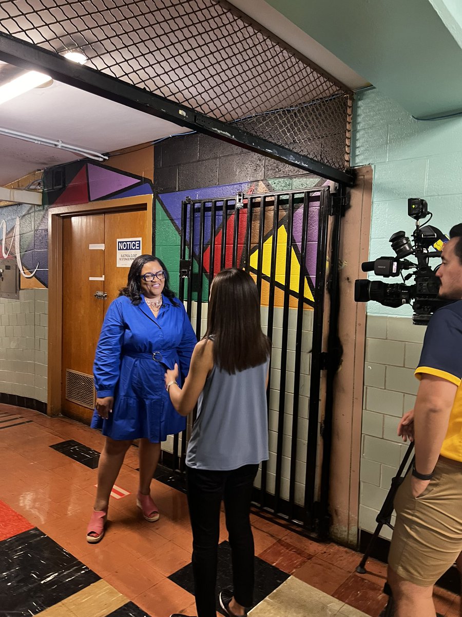 Thanks to @wbaltv11 and @breanarossWBAL for visiting @HazelwoodEMS210 to spotlight 2024 Heart of the School Award Winner Principal @Aprice01P! Check out the story tonight at 5:55 pm! @BaltCitySchools #heartoftheschools