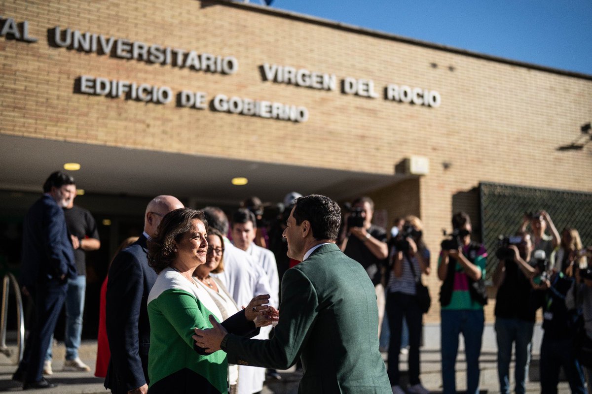 Catalina García (@linagarcia_and) on Twitter photo El <a href="/HospitalUVRocio/">HospitalUVRocio</a> acoge hoy la bienvenida a 150 nuevos residentes.
He acompañado al presidente  <a href="/JuanMa_Moreno/">Juanma Moreno</a> a este emotivo acto, que simboliza el avance de nuestra sanidad pública y que reúne a profesionales altamente cualificados que recalan en un centro de referencia. El <a href="/HospitalUVRocio/">HospitalUVRocio</a> acoge hoy la bienvenida a 150 nuevos residentes.
He acompañado al presidente  <a href="/JuanMa_Moreno/">Juanma Moreno</a> a este emotivo acto, que simboliza el avance de nuestra sanidad pública y que reúne a profesionales altamente cualificados que recalan en un centro de referencia.
