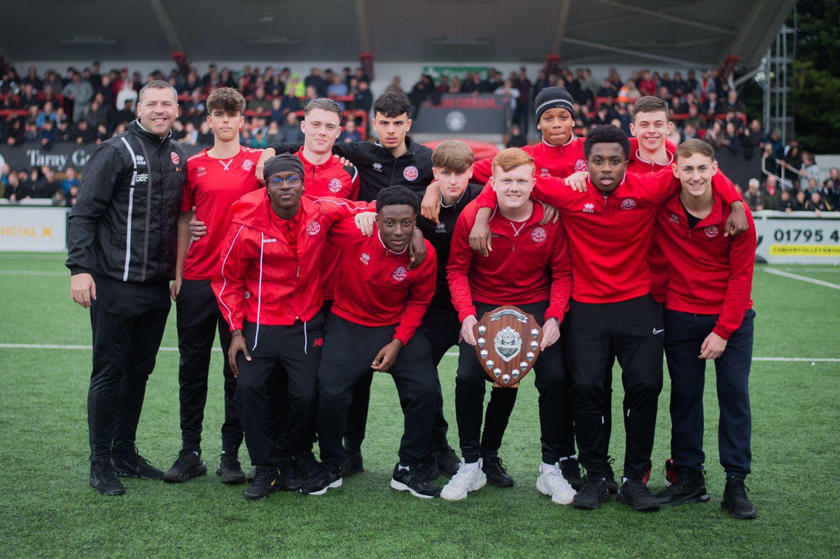KylU13s's tweet photo. When 3000 Chats fans sing Championes for the U16s at the playoff final ❤️🇾🇪 #UTC
Not the result the 1st team wanted but a great way for the lads to be appreciated 🏆🥇 https://t.co/pUvCdcWlH1