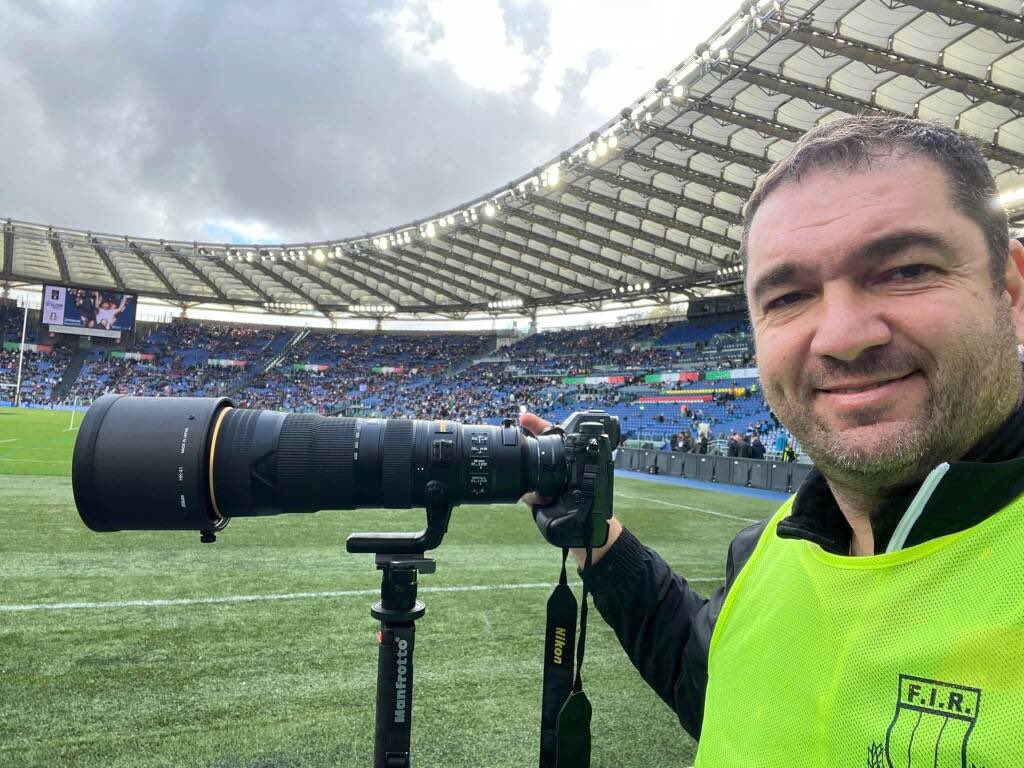 ❤️🛐🕯🇮🇹⚽️ Ciampino: Soccer photojournalist and father of four Vincenzo D'Avino (47) was just reporting about the Italian Cup final in Kleinfeld football when he suddenly collapsed dead, also a victim of a medical emergency. castellinotizie.it/2024/03/30/lut…