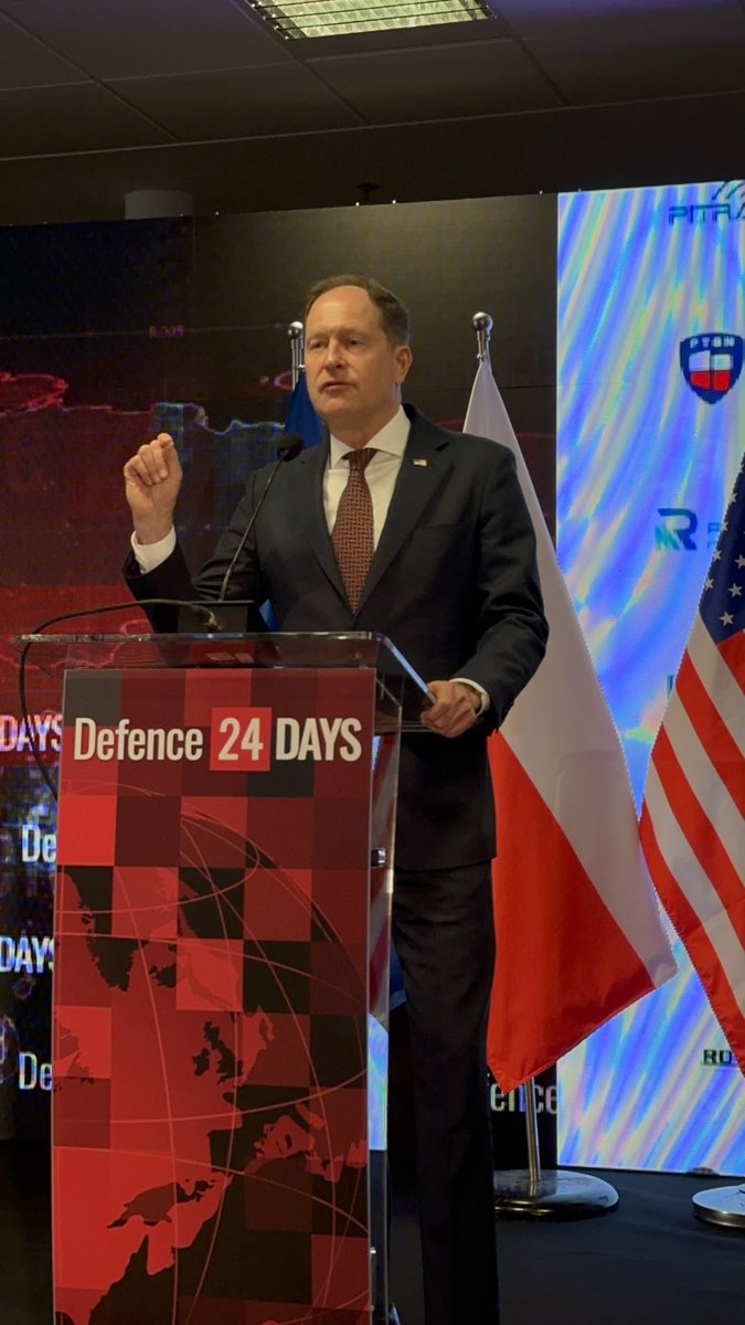 Podczas wystąpienia na konferencji @Defence24Days Ambasador Brzezinski odniósł się do nadchodzącego szczytu NATO w Waszyngtonie i świętowanej niedawno 25. rocznicy przystąpienia Polski do Sojuszu oraz przypomniał o ciągłym wsparciu USA dla Ukrainy.