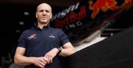 🇫🇷 ❤️ 🕯 ⛵️ Heart attack at 47: Sailing designer Gautier Sergent of Red Bull leaves behind a wife and three children. weekend.at/sport/red-bull…
