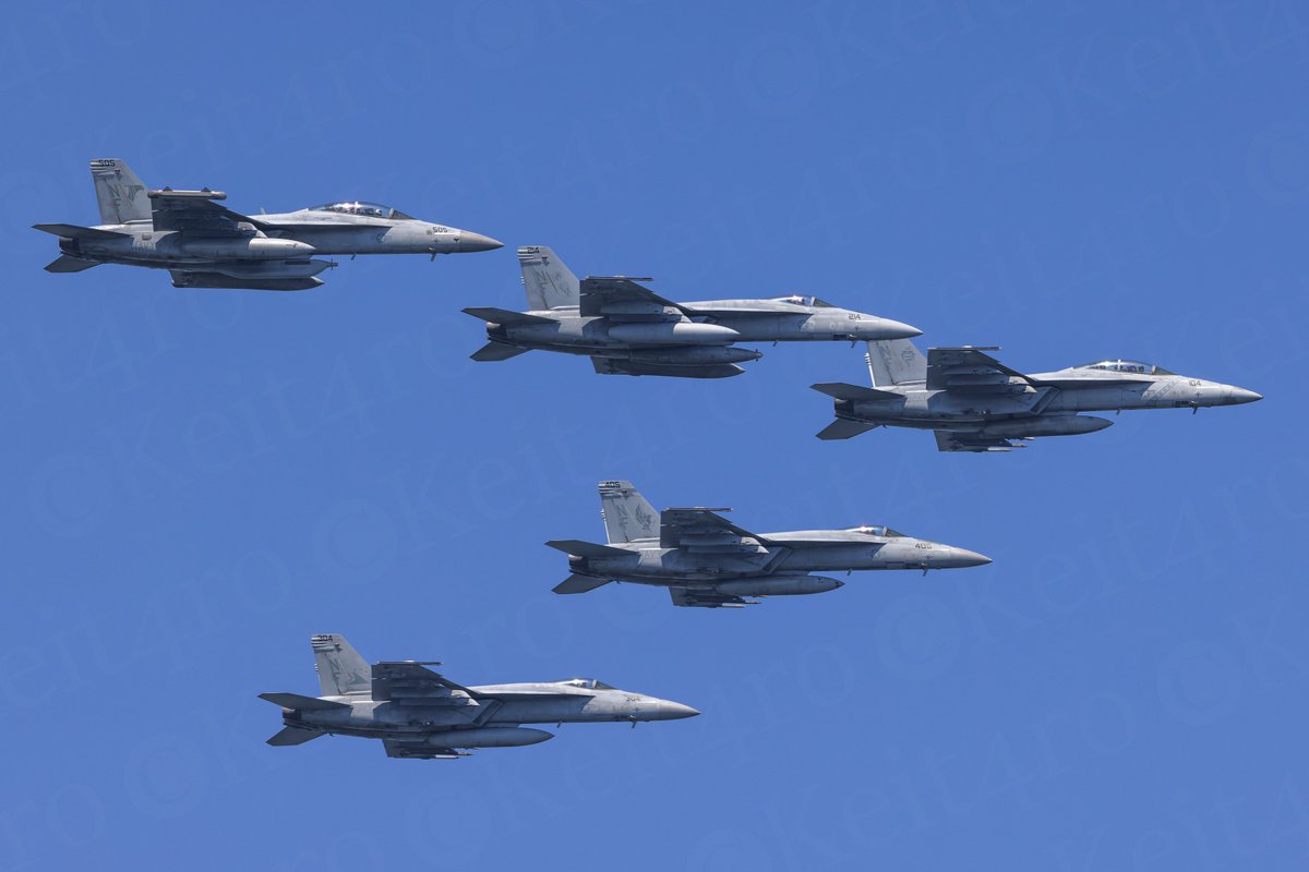 2024.05.03 MCAS Iwakuni Friendship Day 2024 RJOI
USNavy CVW-5 VFA-102 VFA-27 VFA-115 VFA-195 VAQ-141

岩国に移転してFDへの参加が期待されつつも、活躍の機会が無かった海軍勢
18が揃う最後のチャンスにようやくフライバイを見せてくれました
贅沢を言えばカラフルな時代にコレ見たかった…な