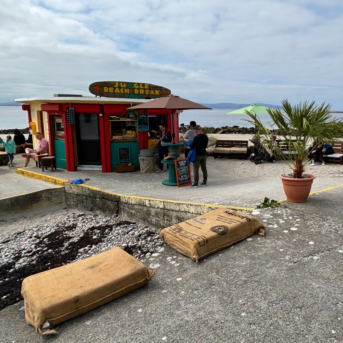 Summer vibes in Salthill Galway today 🌴🥥🌤️

#LoveGalway #WildAtlanticWay