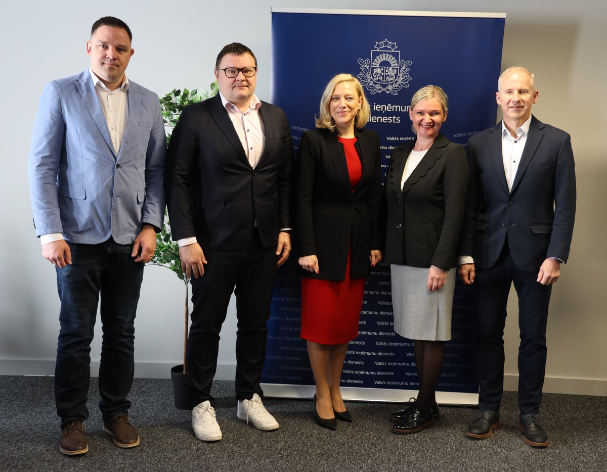 📃🖋️ VID ģenerāldirektore <a href="/smiteroke/">Baiba ŠR 🇱🇻🇺🇦</a> parakstīja vienošanos ar biedrību "Latvijas Kartogrāfu un Ģeodēzistu asociācija", lai turpinātu sadarbību nodokļu administrēšanas un godīgas konkurences veicināšanas jomā!

🔗 Plašāk par sadarbību lasi: bit.ly/3ygX5N4