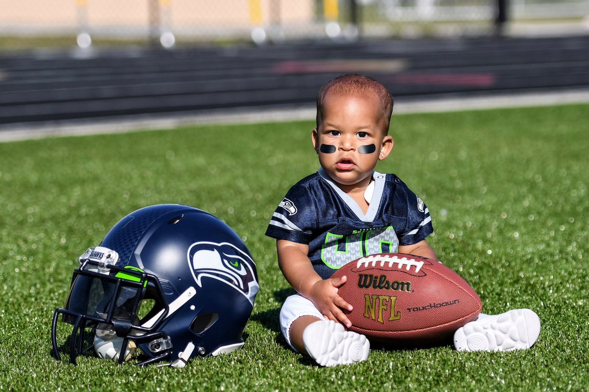 Shaquemgriffin's tweet photo. My baby my son my world! Words can’t explain how much you changed my life with your endless smiles and love. Happy first birthday to you Shaquem Griffin Jr.  love you so much and thank you for making me a daddy. ❤️🔒🙏🏾 https://t.co/7uRYj24lEJ