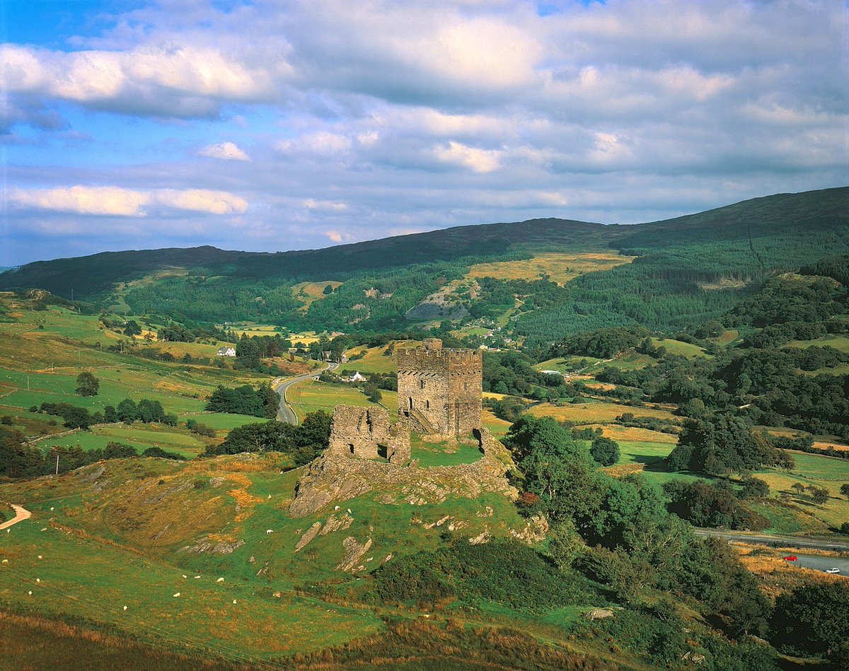 📣 Latest Blog

🏰 We've dedicated our May blog to the magnificent castles of #NorthWales, each with their own fascinating story to tell. Read on for a journey from the coast to the mountains; a journey back in time 📲 bit.ly/3UKfbjt #WelshCastles