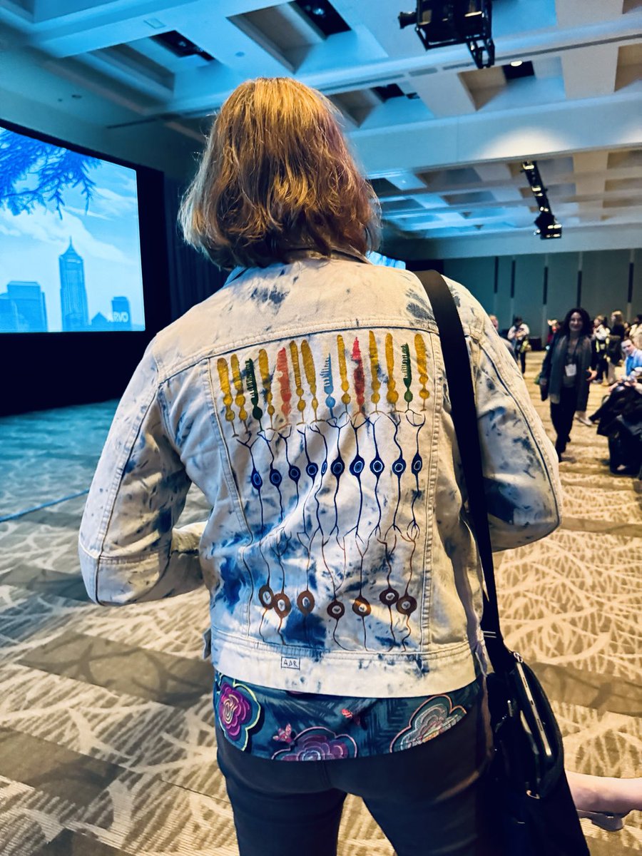 The coolest jacket ever, worn by Jen Phillips at #ARVO2024

Retina FTW!