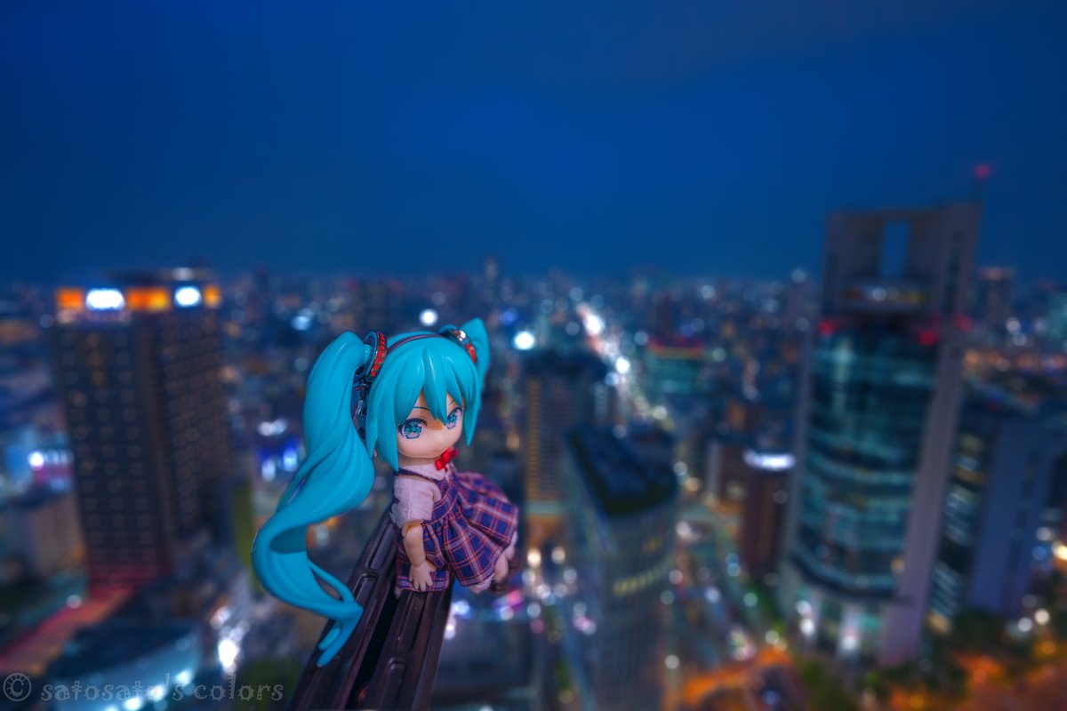 #深夜の初音ミク撮影60分一本勝負
2024/05/07【浮かぶ】
天使が見護る街

#これソニーで撮りました 
#初音ミク
#ねんどり
#ねんどりスマフェス2024 
#HatsuneMiku #nendoroid #SonyAlpha #a7CR #14GM