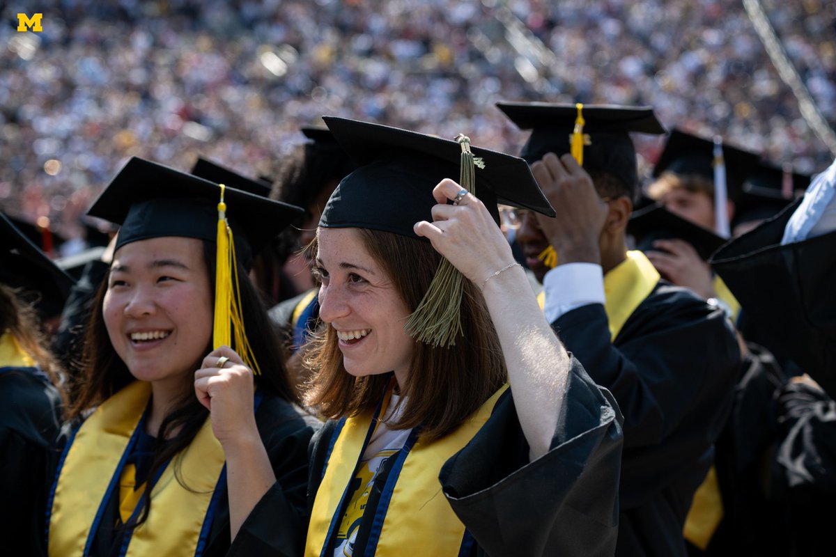 A round of applause for the newest @MichiganAlumni! 👏 #Victors2024 #MGoGrad