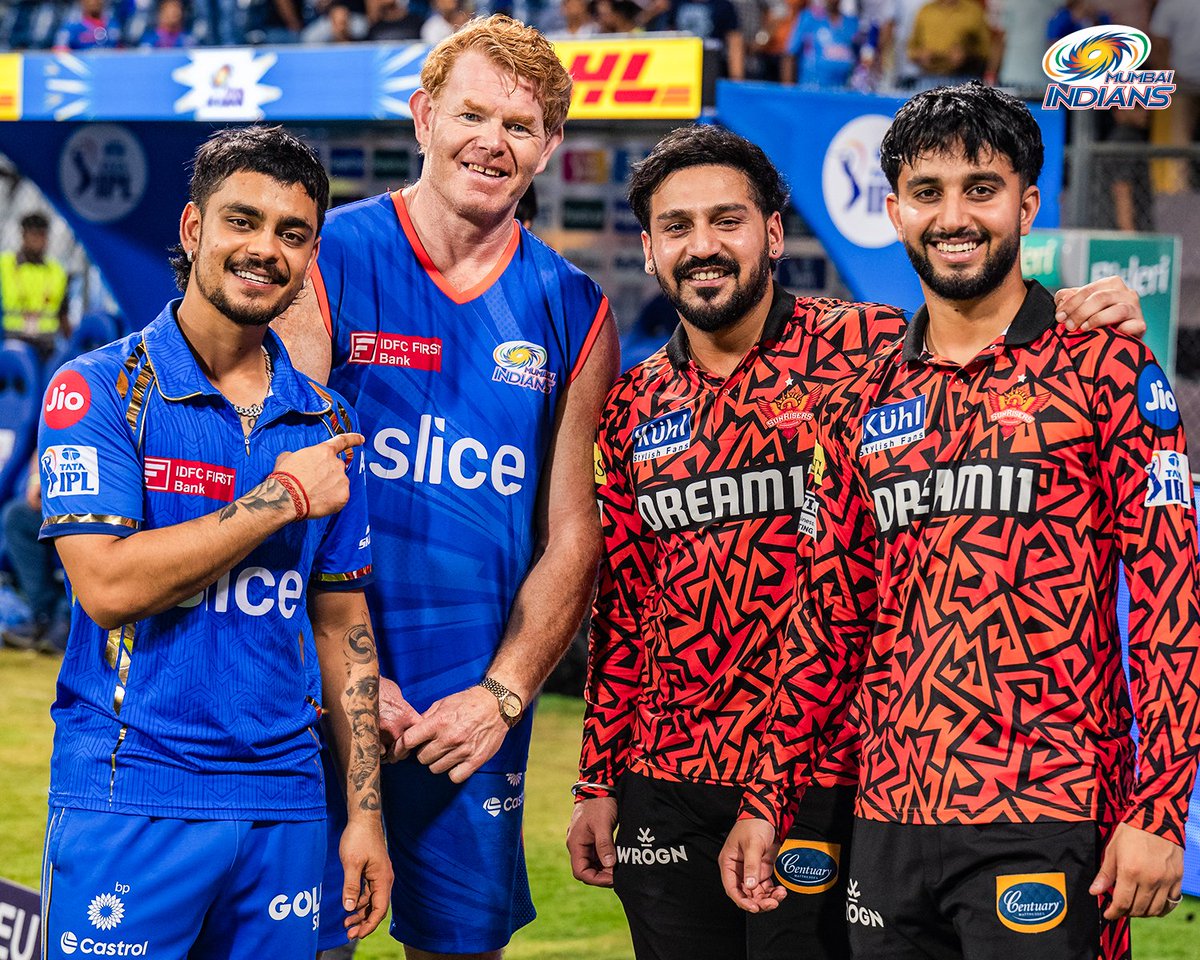 Who doesn't love a reunion? 📸💙 #MumbaiMeriJaan #MumbaiIndians #MIvSRH