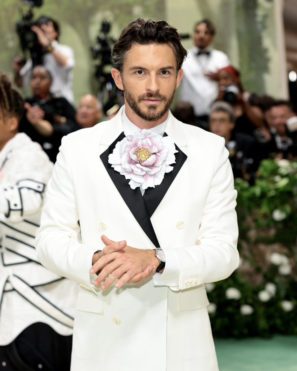 OMEGA at the Met Gala. Friend of the brand Jonathan Bailey elevates his red carpet style with an eye-catching De Ville Prestige. omegawatches.com/DeVillePrestige #OMEGA #MetGala #JonathanBailey