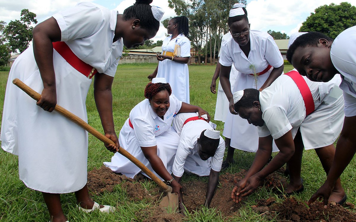 🌱𝗠𝗶𝗱𝘄𝗶𝘃𝗲𝘀 𝗣𝗹𝗮𝗻𝘁𝗶𝗻𝗴 𝗳𝗼𝗿 𝘁𝗵𝗲 𝗙𝘂𝘁𝘂𝗿𝗲🌱 In the spirit of growth and sustainability, our midwives extended their celebration of the International Day of the Midwife with a meaningful tree-planting activity today. 🌳 #MidwivesForThePlanet #TreePlanting