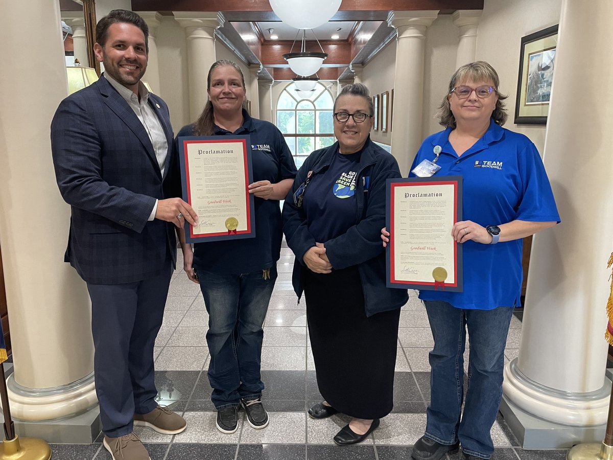 .@MayorConger presented @GoodwillIntl Week proclamation to local Jackson, TN Goodwill Representatives. For more than 60 years, local Goodwill organizations across the U.S. and Canada have celebrated Goodwill Week during the first full week of May.