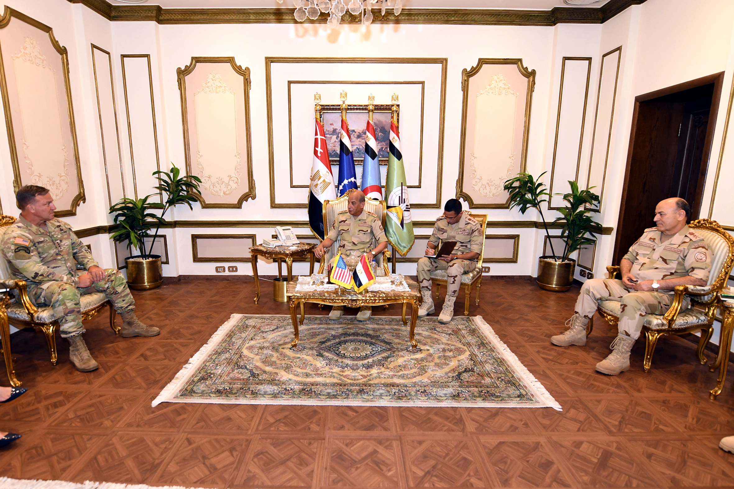 الجيش الأمريكي يعلن تفاصيل اجتماع قائد "سنتكوم" مع وزير الدفاع المصري GM-lz9TW0AAEPuj?format=jpg&name=4096x4096