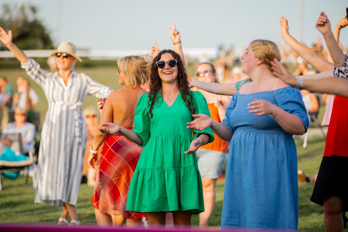 Are you searching for the perfect raceday experience? We have a lineup of fabulous fixtures coming up here at #BangorRaces, including: 🍻The Wrexham Day in partnership with Wrexham Lager 👨‍👩‍👧‍👦Family Fun Evening 👒Ladies Day 🎵Glast-on-Dee Music Night