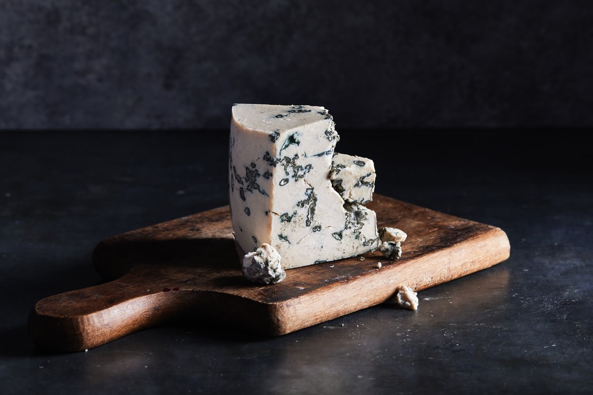 Get an exclusive peek and uncover the hidden gems of the cheese world with insights from those in the know at the Good Food Awards. 👀 #thecheeseprofessor #cheese 

Story by GORDON EDGAR
@goodfoodfdn 
@ClimaxFoods 
@ROGUE_CREAMERY 
@futureherocave 

cheeseprofessor.com/blog/good-food…