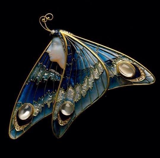 Moonstone enamel brooch • The winged maiden by Rene Lalique, Art Nouveau style • Gulbenkian museum in Lisbon, Portugal.