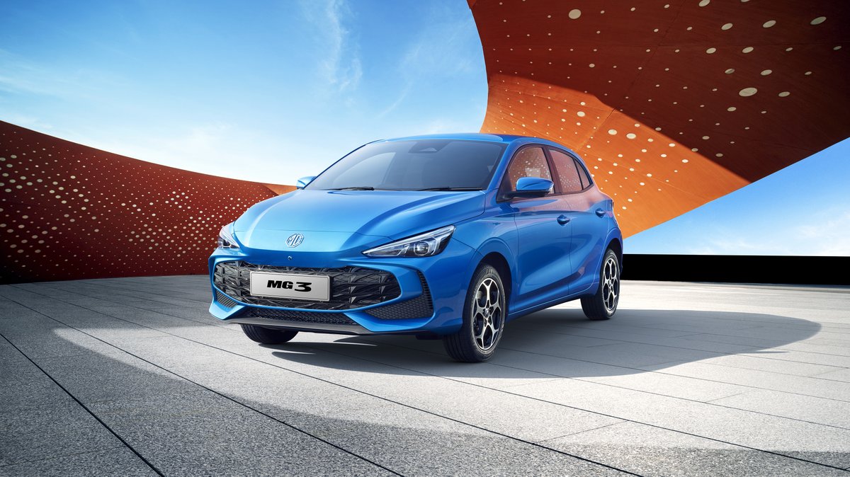 DriveMotorGroup's tweet image. Introducing the new MG3 Hybrid+ 🚗  

This automatic petrol/electric hybrid hatchback is a landmark in MG's development as the first pure hybrid model to be launched. 

Learn more: drivemotorretail.co.uk/mg/new-cars/mg…

#MGcars #newcar #hybridcar