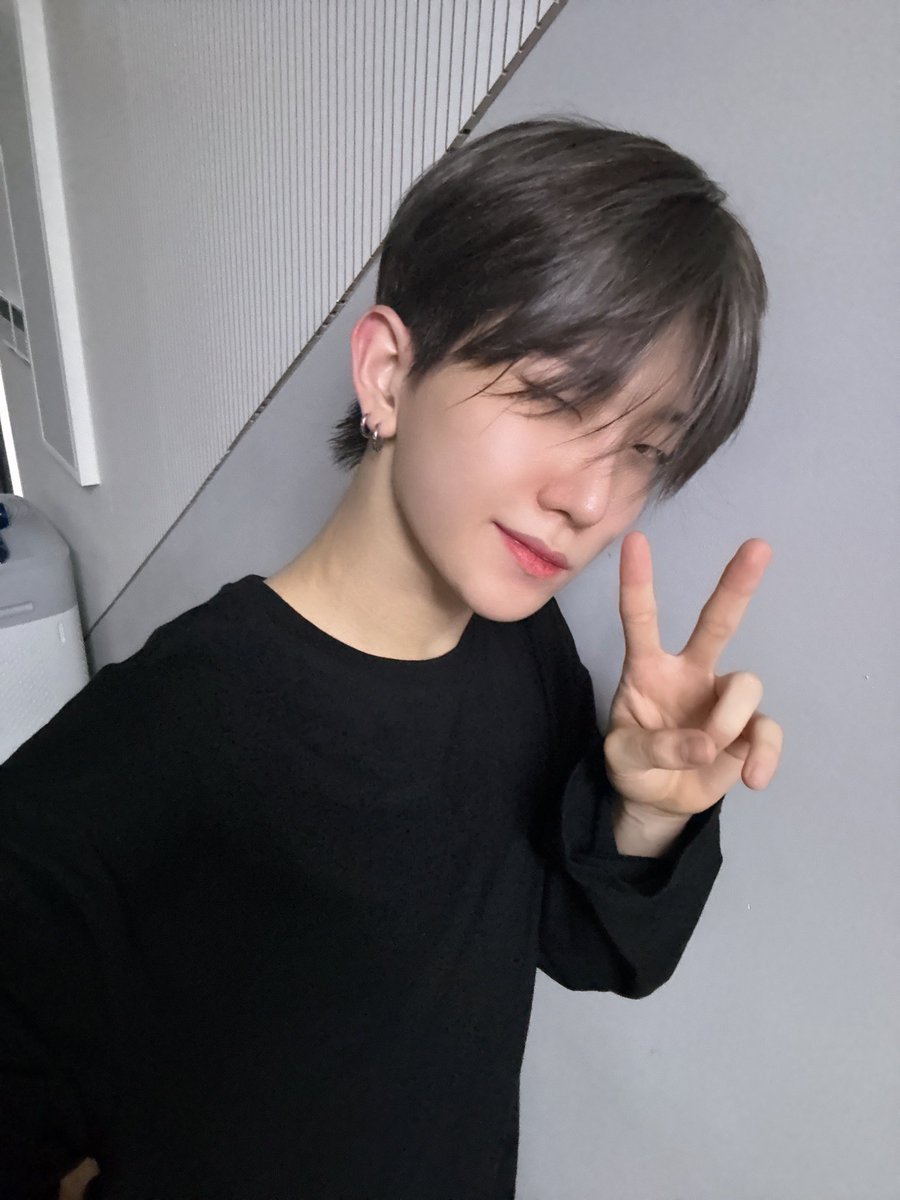 TNX_twt's tweet photo. Check🖤✌️

#오성준 #SUNGJUN https://t.co/rpCClx50tJ