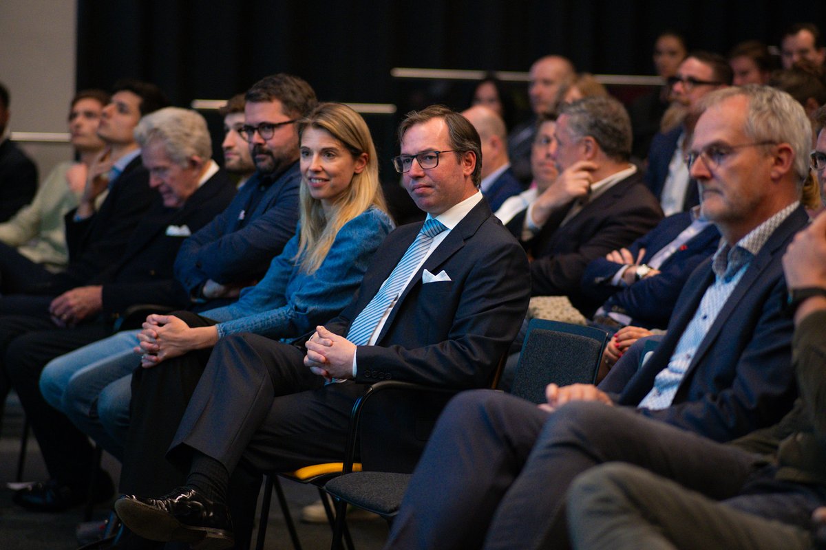 Portant un vif intérêt aux technologies & notamment l’#IA, S.A.R. le Grand-Duc Héritier a participé, ce lundi, à la conférence 'The Dawn of AI' sur le thème organisé par la Fédération des Jeunes Dirigeants (FJD) & animé par des experts. ©MichelleBingen/FJD