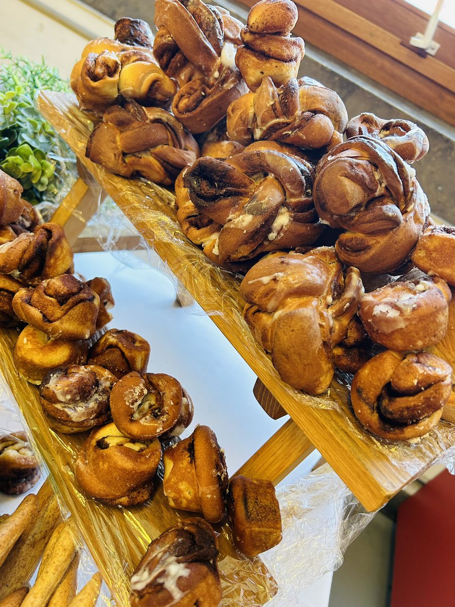 Bread making masterclass and tasting for our pupils @CLSGgirls 👨‍🍳🥖🥯🍞🥨🧈@HolroydHowe @melrahaman @gregrebourg @ckdadchef