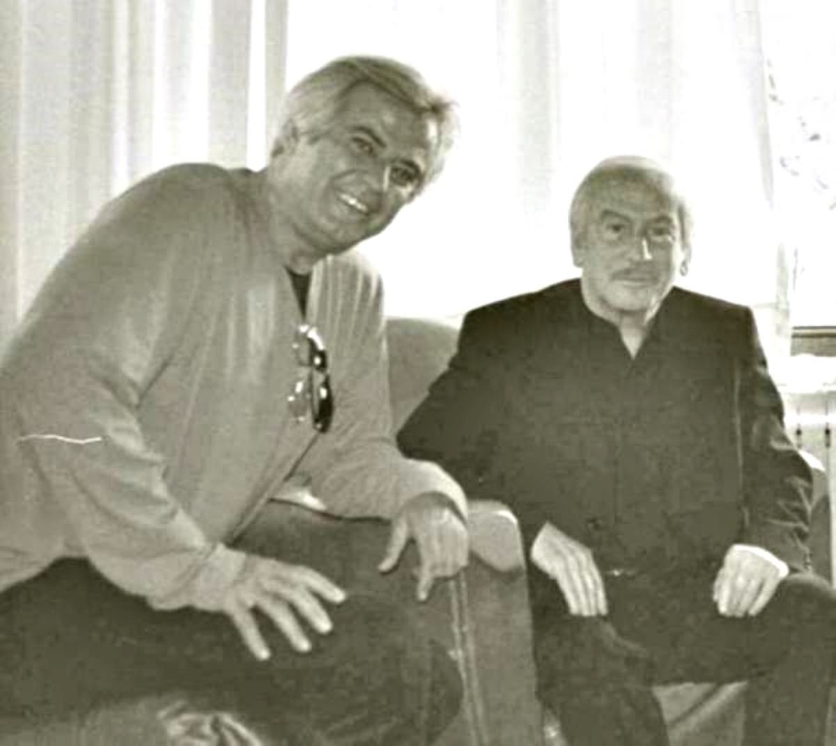 Cumhuriyet'in çalışanları en az 20 yıllık, okuyucuları da en az 50 yıllık olur. Bu hesapla, 4 yıl çalıştığım için ancak stajyer olabilmişimdir. Gazete asırlık olmuş, kutlu olsun! Kuruluş yıldönümlerinde gazeteye gelmeyen aydın kalmazdı. Benim için en harikası Tarık Akan'dı. 💕