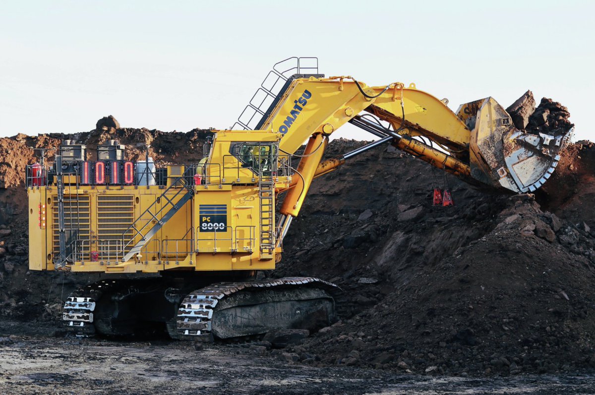 It's official! @KomatsuMining & @SMSEquipmentInc have revealed a new giant in mining shovels - the PC9000, the next size up from the pictured PC8000. It is optimised to suit Komatsu 830E to 980E mining trucks, improving cycle times & lowering cost-per-ton shorturl.at/rwAGY