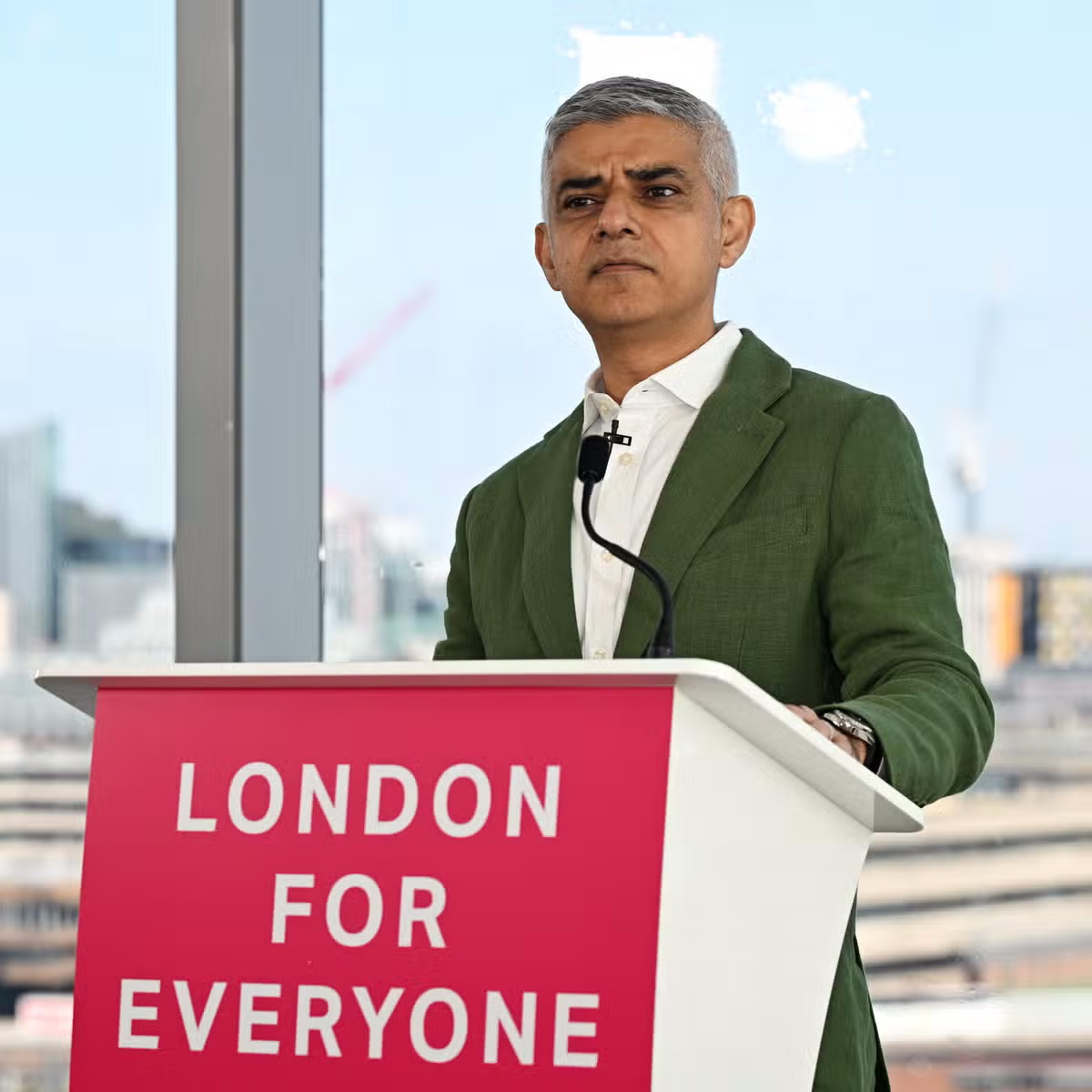 OMIGOD - Is this a coincidence?! See the colour of Sadiq Khan's suit today as he is sworn in as the Mayor. If you've read my book - your jaw might just drop when you recall the very end of my novel!! 😲🤦🏾😜🤣 If you haven't read it get it here 👉🏾 amzn.eu/d/iORvCUu