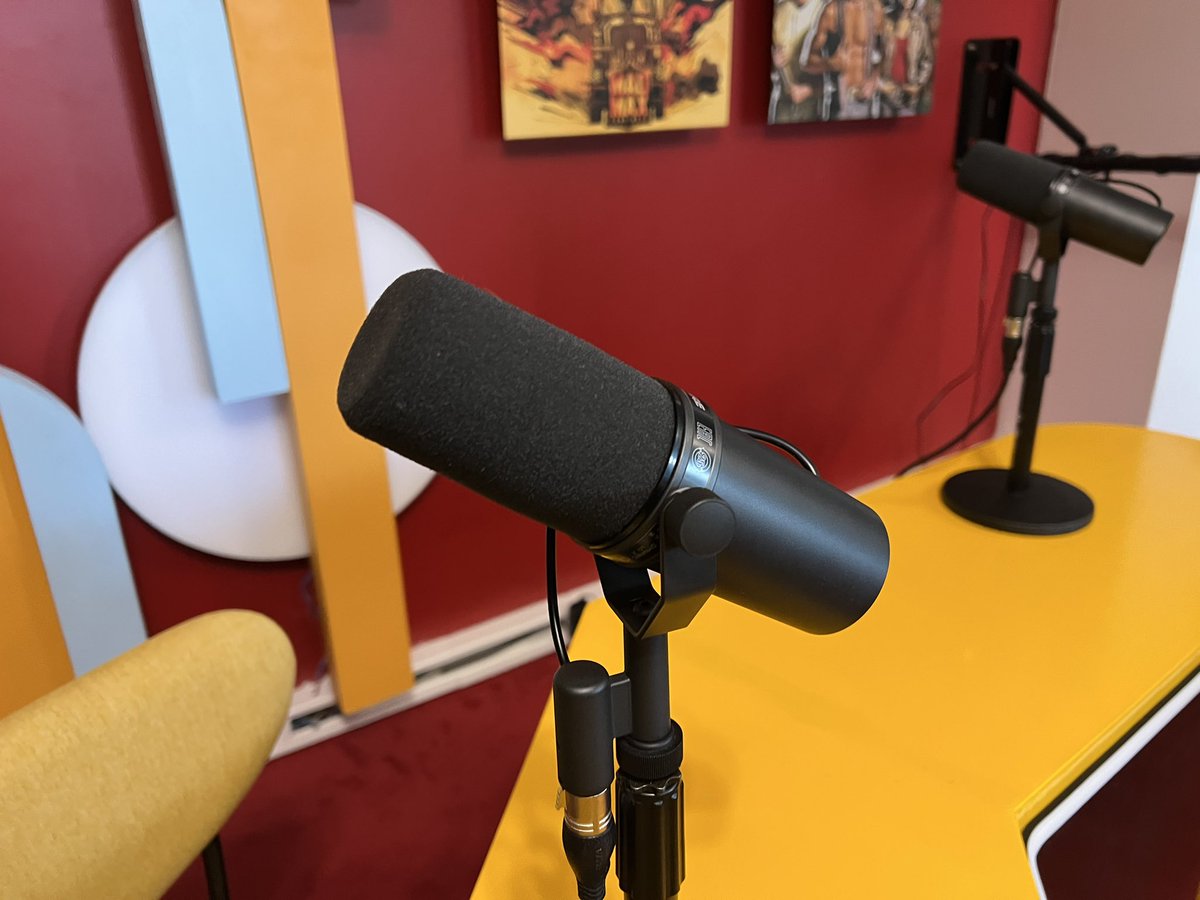 ⚠️🎥 Pour les personnes qui bossent dans l’audiovisuel :
Mon studio est dispo à la location à la journée ou demi journée

- Accès au studio pour photo ou vidéo (fond vert, blanc, noir)
- prêt du matériel (caméras, son, lumières)
- enregistrement de podcast
- bureaux…

RT svp 🙌