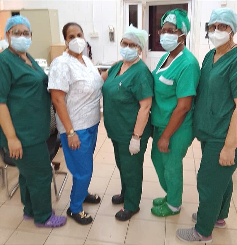 Excelente el colectivo de enfermeras en la terapia del EFSTH de la ciudad de Banjul, numerosas vidas tratadas y salvadas gracias al profesionalismo que demuestran nuestras enfermeras que junto a las gambianas han formado un gran equipo. #CubaCooperaGambia #CubaCoopera #FidelVive