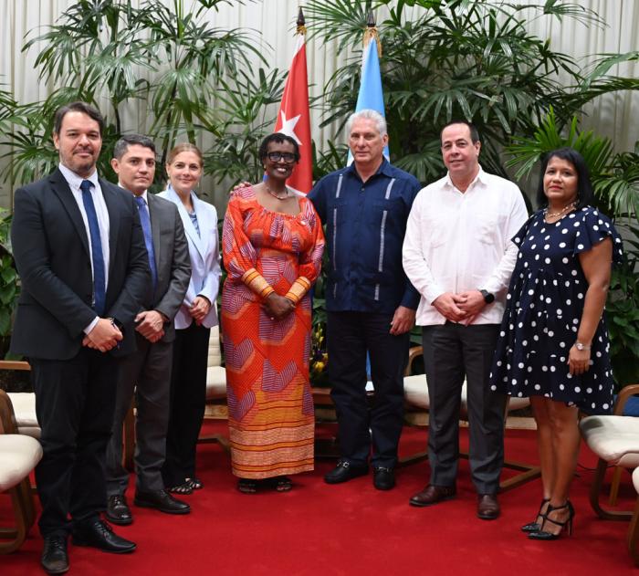 #Cuba is willing to cooperate in the global fight against the HIV/AIDS pandemic, Miguel Díaz-Canel Bermúdez assured this Monday, when welcoming, at the Palace of the Revolution, Winnie Byanyima, executive director of the Joint Nations Program United Nations on HIV/AIDS (UNAIDS).