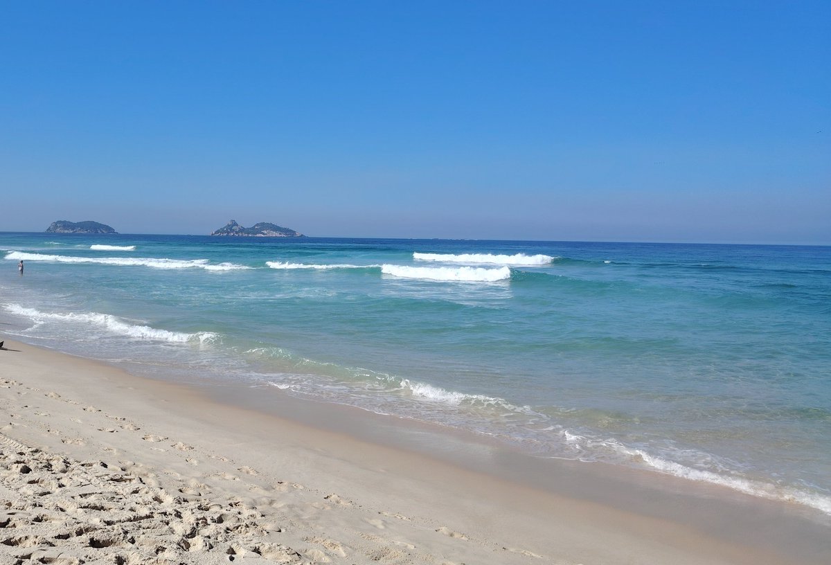 UofG_MCMP's tweet photo. Fantastic to attend @Intermagconf in Rio de Janeiro. @UofG_MCMP member @DrTrev_Almeida is taking in all the interesting magnetism talks, with a special interest in the 'spin waves' 😁🧲🏖️#Intermag2024 https://t.co/ESomf6H9Kp