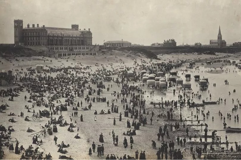 Then and Now: Tynemouth Longsands in the early years of the last century - and the view today 📷 chroniclelive.co.uk/news/history/n…