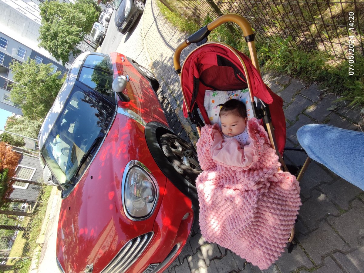 Ben küçükken "25 yaşına geldiğimde kırmızı arabam olacak " diyordum. Kırmızı bebek arabam oldu. Dua 'da detay belirtin arkadaşlar... 😂😁
#araba #rafah #bebek