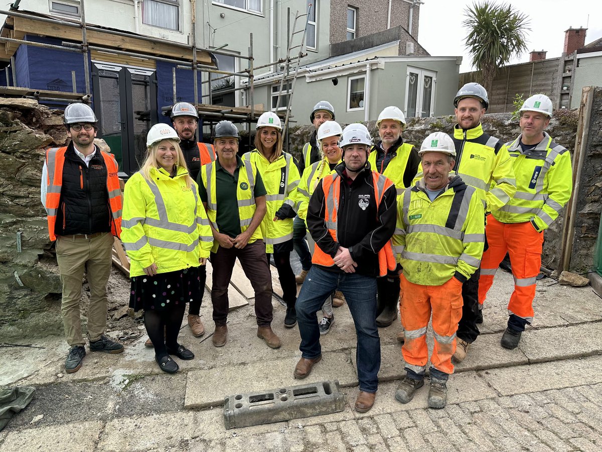 🏠🔨Great news for the 3 households in Keyham impacted by the bomb incident earlier this year, thanks to thirteen local companies who have volunteered time, materials and equipment – repair works have started! Thanks to @buildplymouth To find out more: bit.ly/3UPfkSM