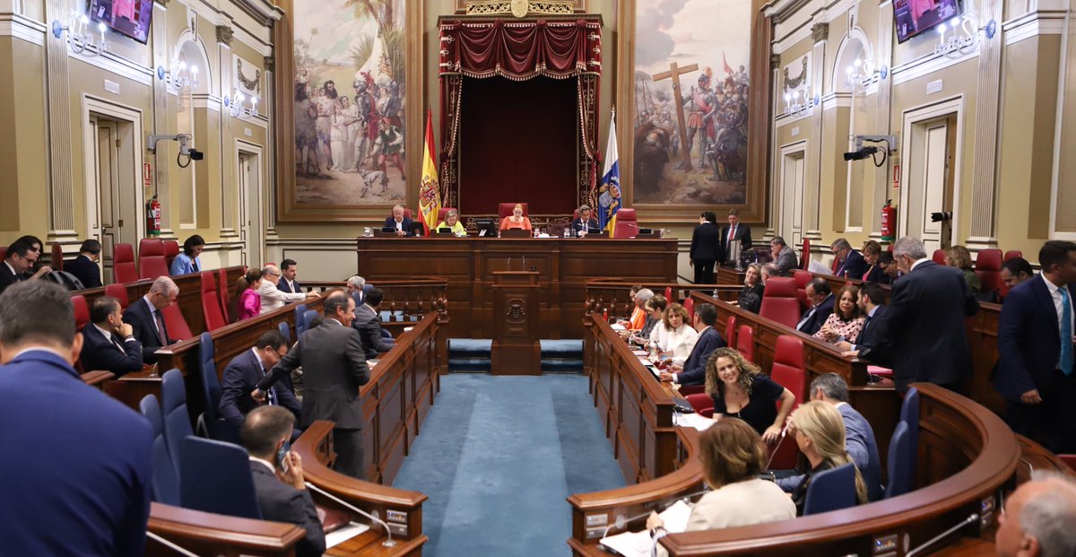 Julio Pérez Hernández, Francisca Luengo Orol, María Cristina de León Marrero y Carlos de Millán Hernández han sido elegidos por la mayoría del pleno del Parlamento de Canarias para integrar el Consejo Consultivo de Canarias.